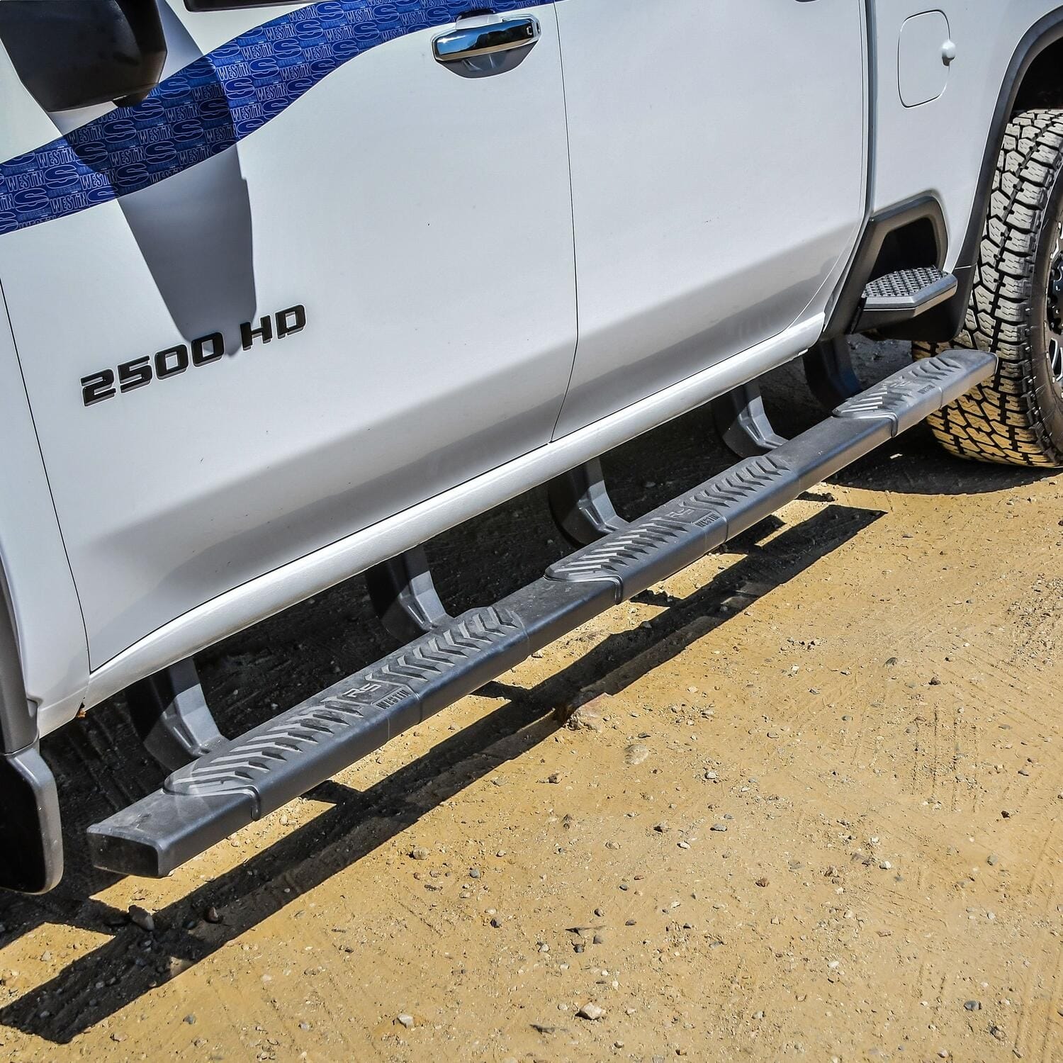 R5 M-Series XD Wheel to Wheel Nerf Step Bars thumbnail 5