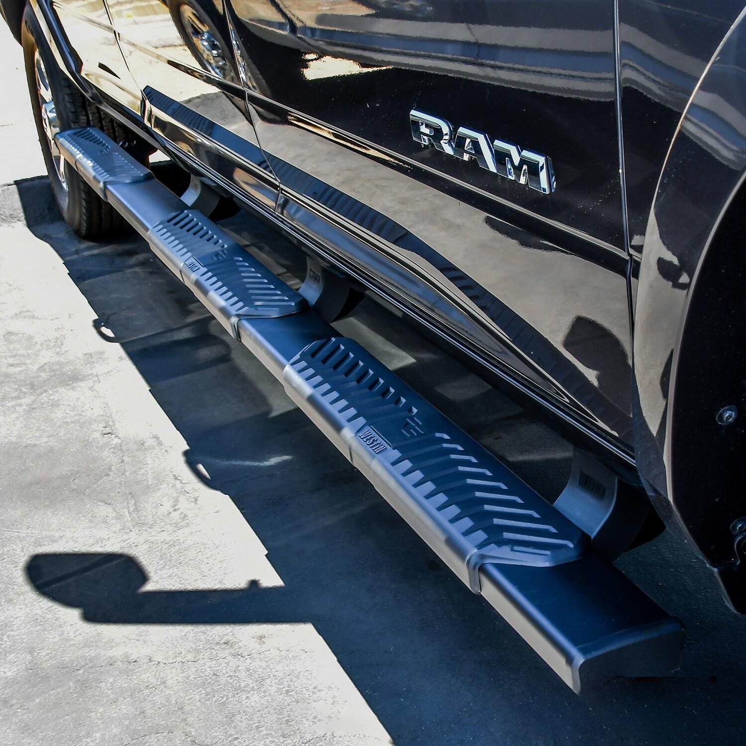 R5 M-Series Wheel-to-Wheel Nerf Step Bars thumbnail 7