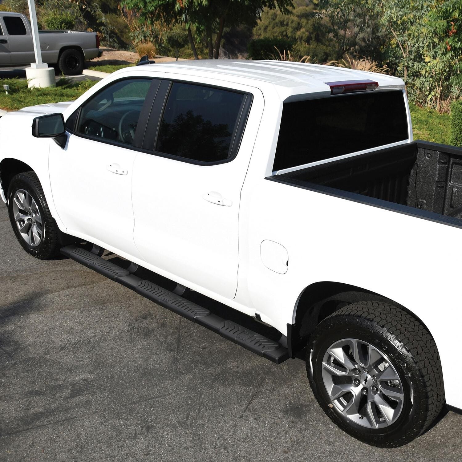 R5 M-Series Wheel-to-Wheel Nerf Step Bars thumbnail 8