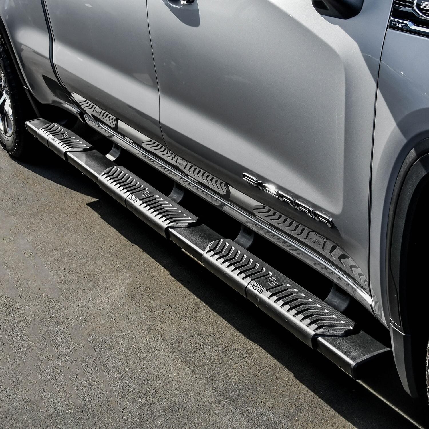 R5 M-Series Wheel-to-Wheel Nerf Step Bars thumbnail 7