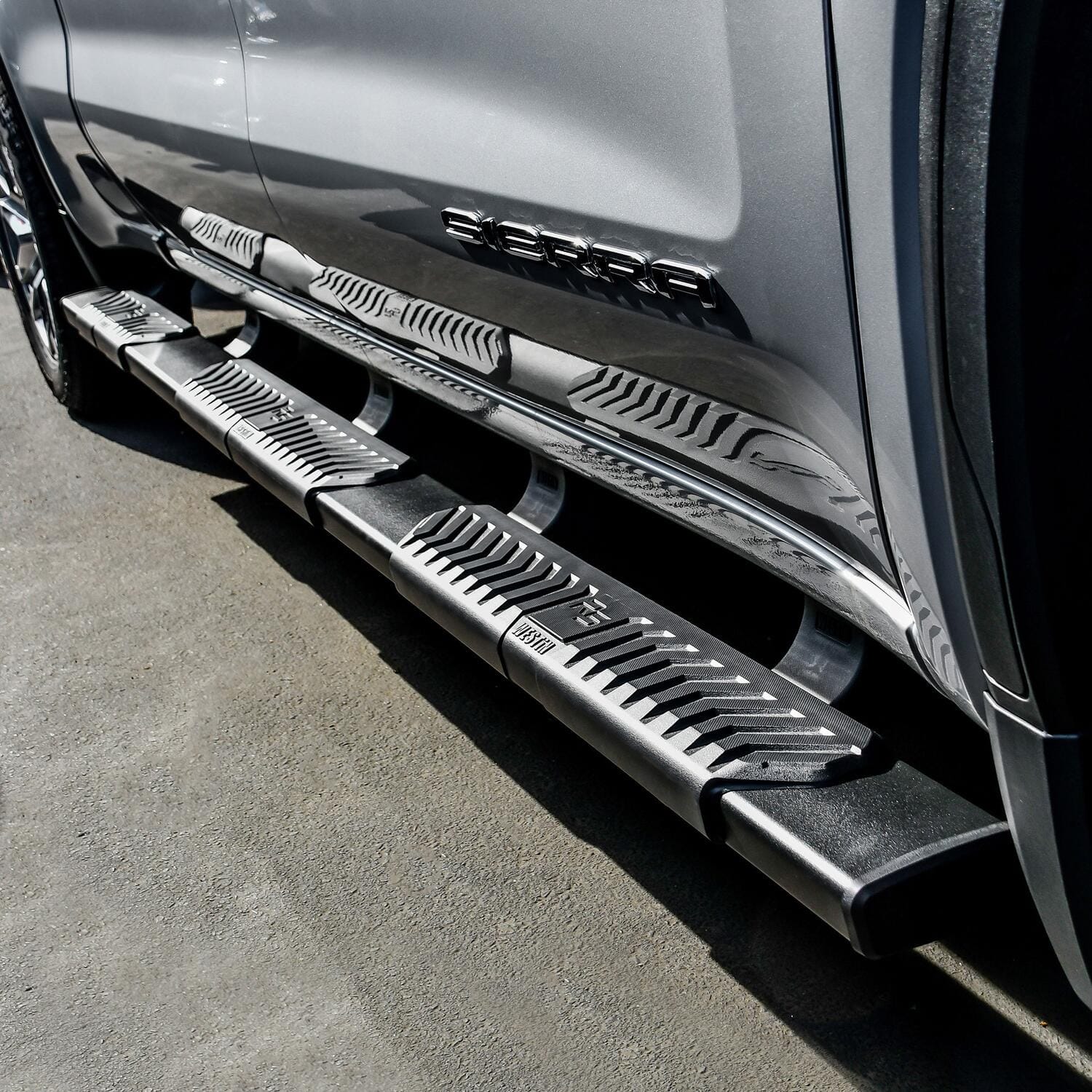 R5 M-Series Wheel-to-Wheel Nerf Step Bars thumbnail 8