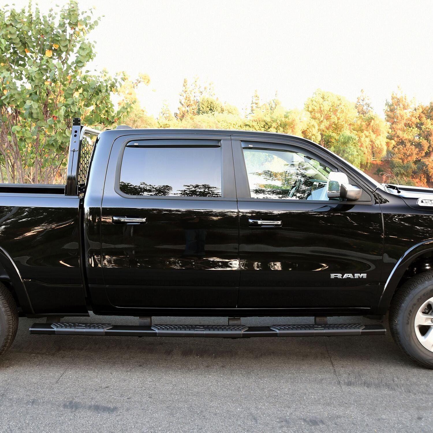 R5 M-Series Wheel-to-Wheel Nerf Step Bars thumbnail 7