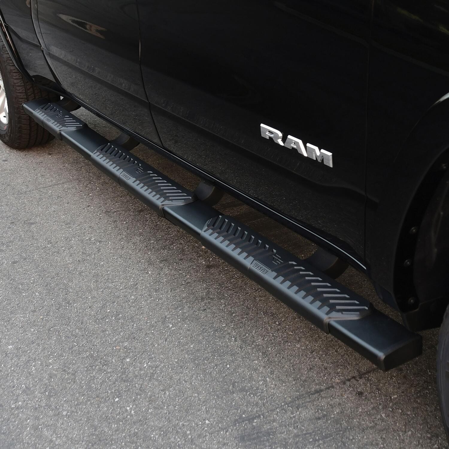 R5 M-Series Wheel-to-Wheel Nerf Step Bars thumbnail 9