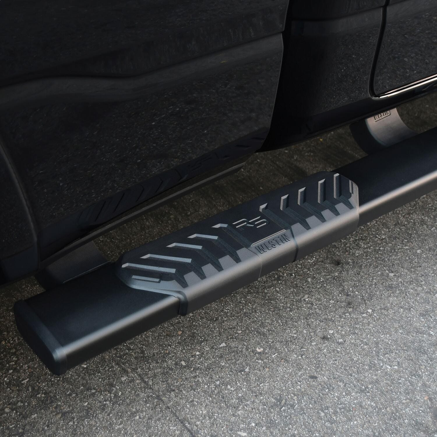 R5 M-Series Wheel-to-Wheel Nerf Step Bars thumbnail 10