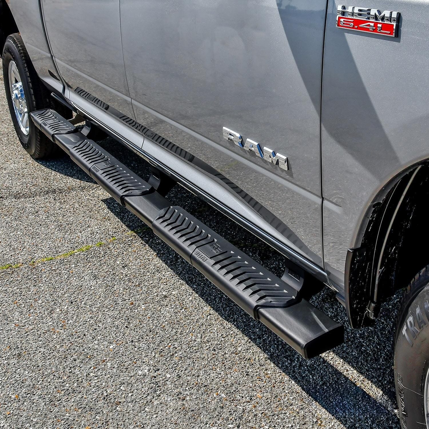 R5 M-Series Wheel-to-Wheel Nerf Step Bars thumbnail 7