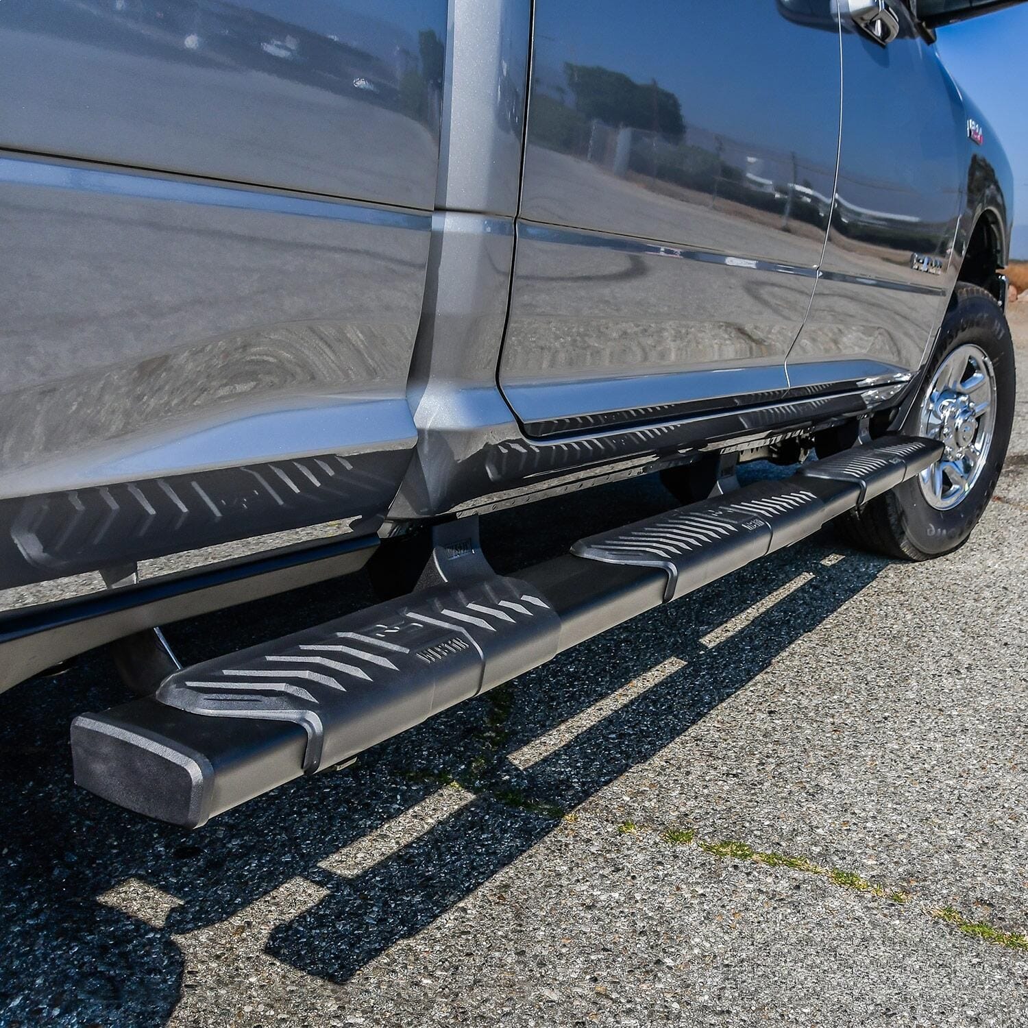R5 M-Series Wheel-to-Wheel Nerf Step Bars thumbnail 8