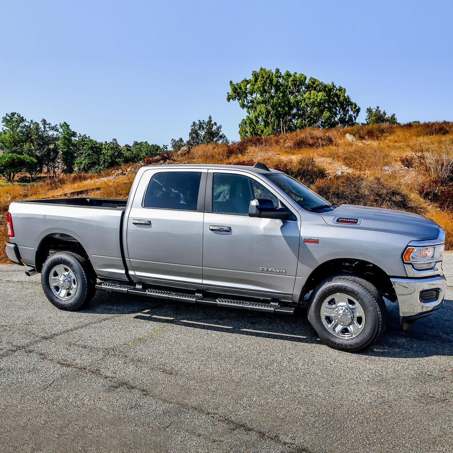 R5 M-Series Wheel-to-Wheel Nerf Step Bars thumbnail 9