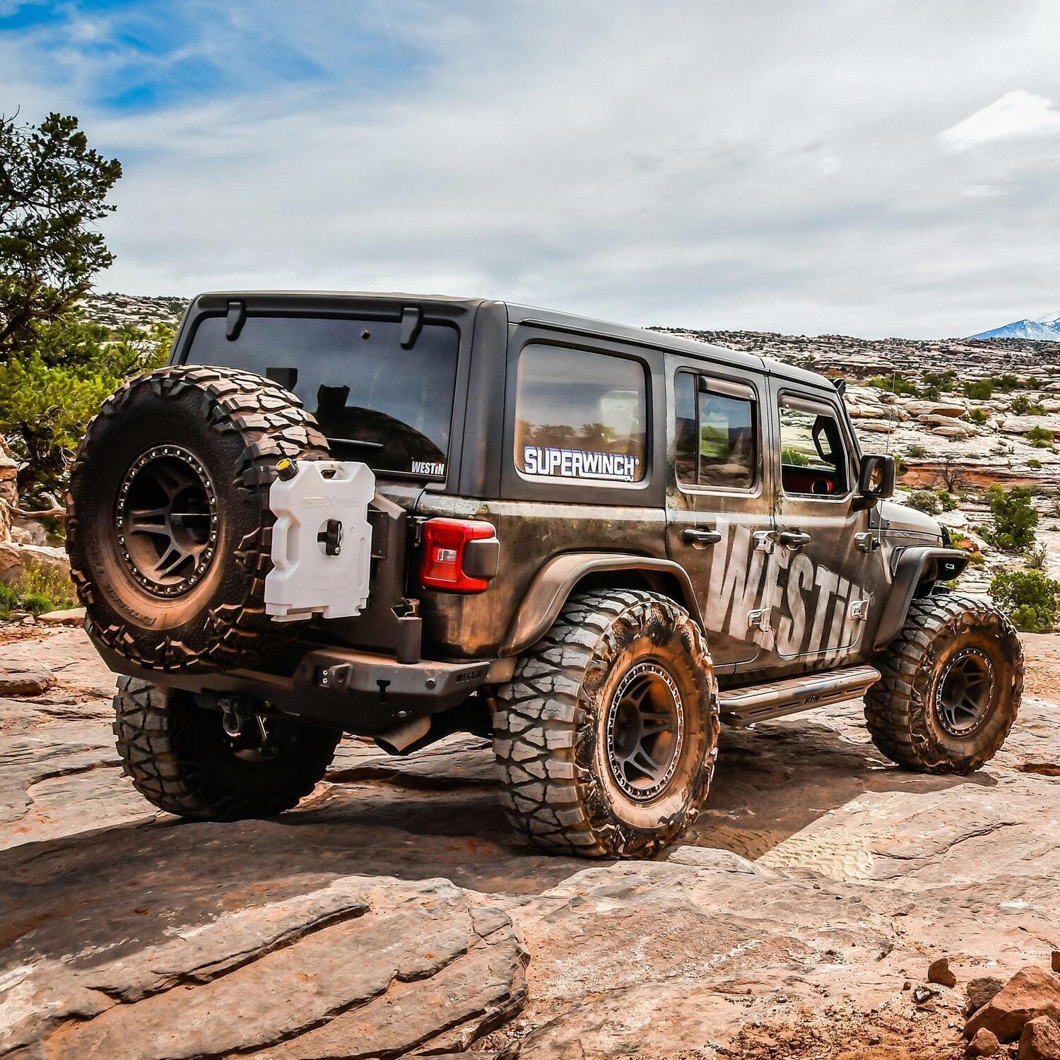 WJ2 Rear Bumper w/Tire Carrier w/Sensors thumbnail 2