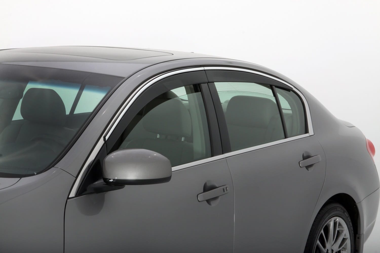 Low Profile Ventvisor Deflector; Smoke with Chrome Trim; Outside Mount; 6 pc.